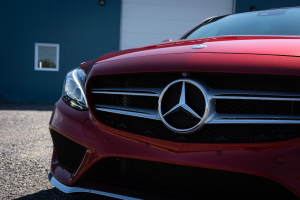 Photo grille Mercedes C300 2013 rouge